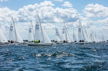 Die H-Boote beim Start zu ihrer 1. Wettfahrt bei ihrer Weltmeisterschaft.