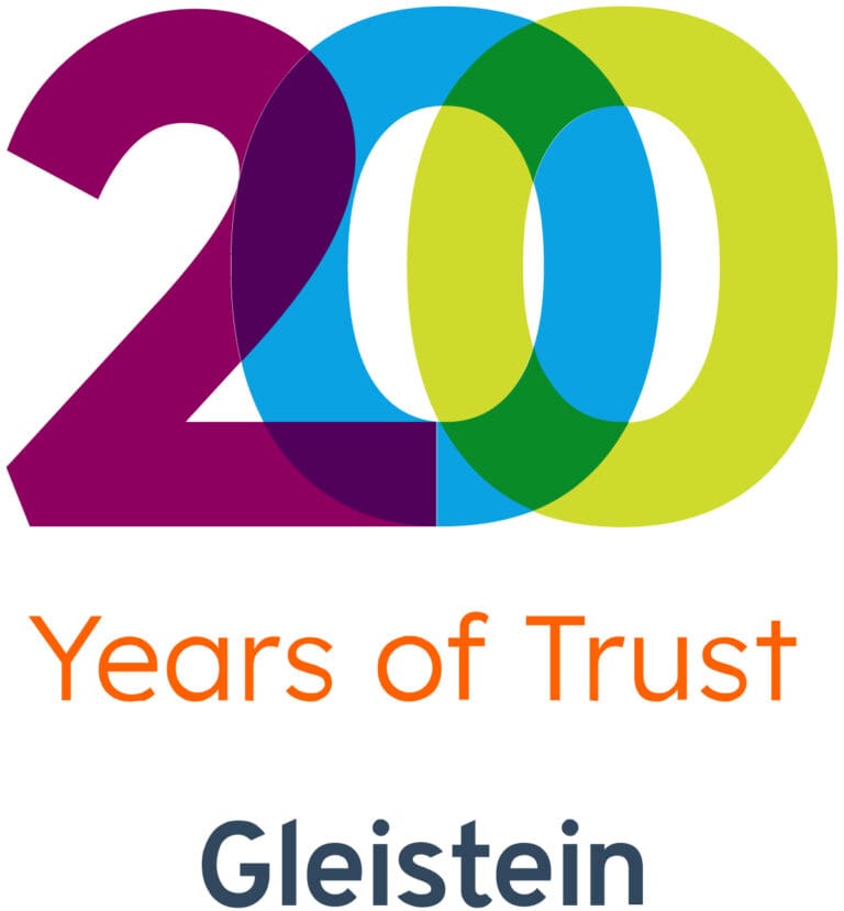 Logo mit der Zahl 20 in großen, farbigen Überlappungen und darunter der Schriftzug "Years of Trust" in orange mit dem Namen "Gleistain" in dunklem Blau.
